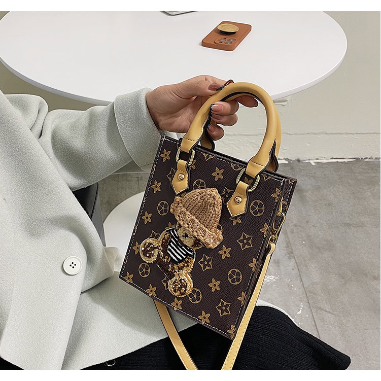 Túi xách nữ đeo chéo gấu xinh nổi bật cực cá tính Capucha T225