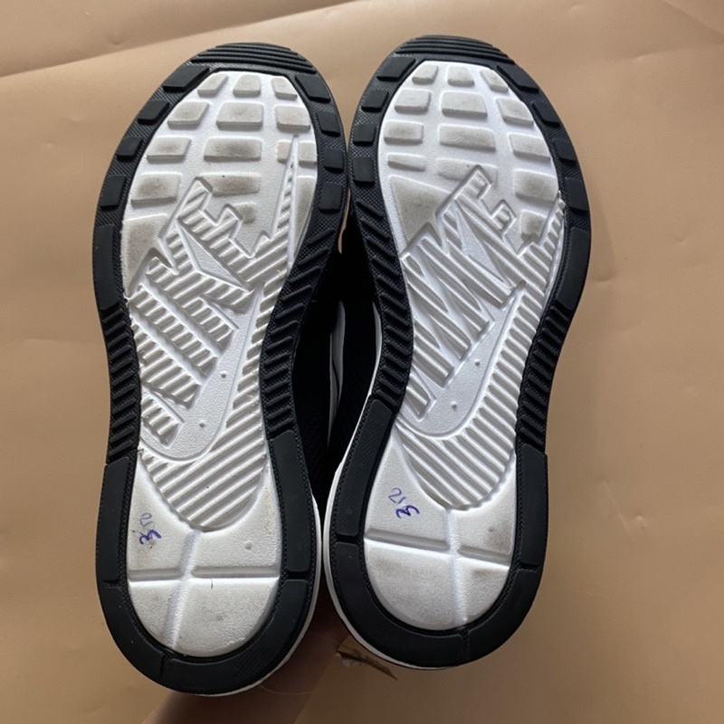 Giày chính hãng đã qua sử dụng