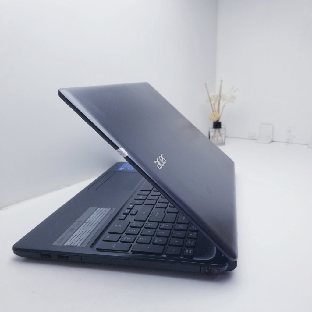 Laptop Acer Aspire E1-572
