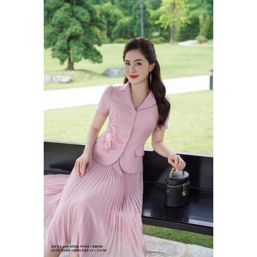 set ký giả hồng chân váy xếp ly