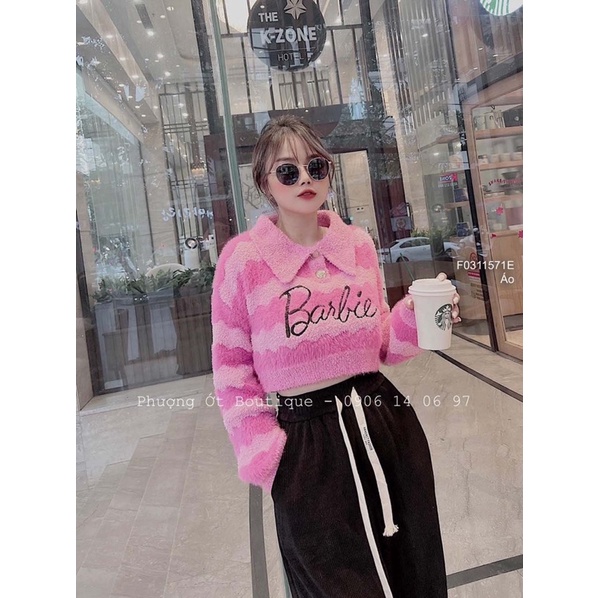 Áo len lông croptop ngực thêu chữ barbie cổ bẻ tay dài hàng QC