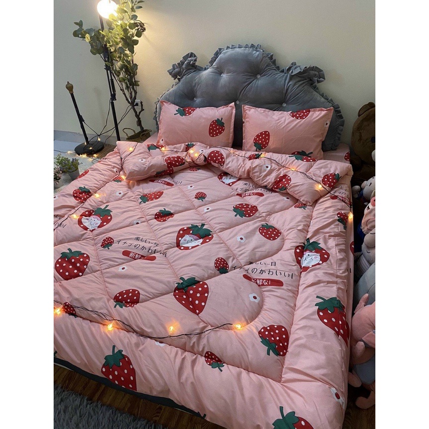 (Giá rẻ)  Chăn mền phao poly cotton mẫu Thỏ dâu có ruột bông dày loại 1 (được chọn mẫu) - Nguyệt Ánh Bedding