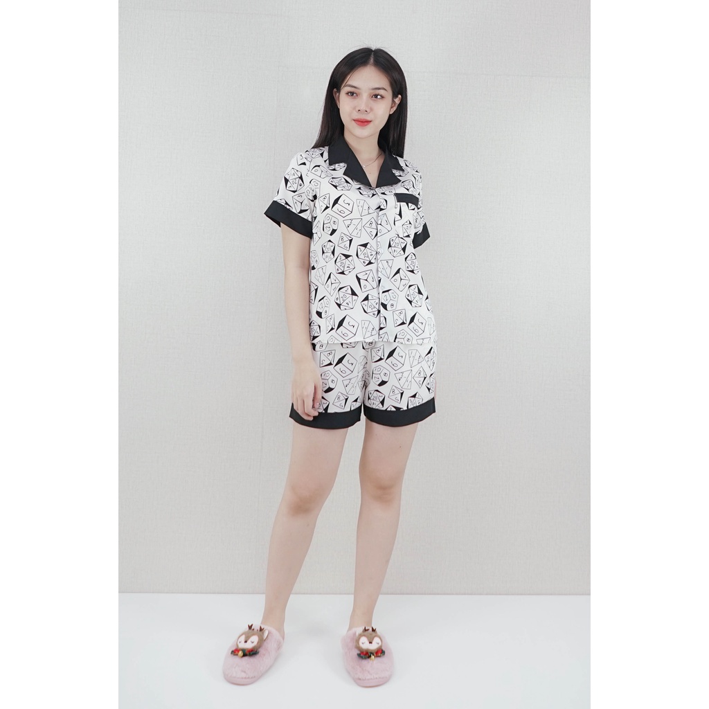 Bộ đồ Pijama nữ Quần ngắn tay ngắn TRẮNG Ô VUỒNG ĐEN PHA CỔ ĐEN - vải lụa nhật cao cấp - sang chảnh