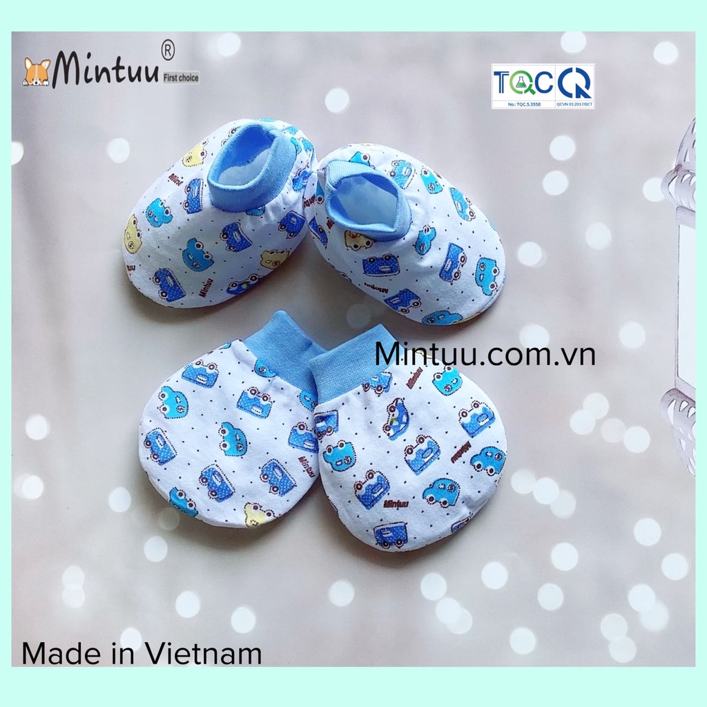 Bộ bao tay bao chân sơ sinh trắng in bông cổ bo, bé 0-6 tháng (3 - 9 kg)   thương hiệu MINTUU, chất liệu vải 100% cotton