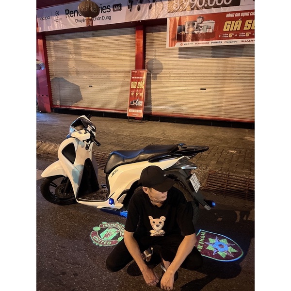 ĐÈN CHIẾU HÌNH CHUYỂN ĐỘNG GẮN XE không dây,pin sạc,bao chất