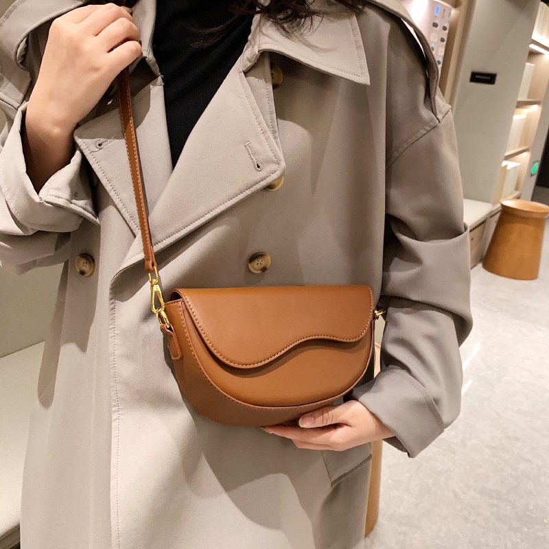 IELGY Túi Đeo Chéo Vai Kiểu Yên Ngựa Màu Trơn Có Khóa Nam Châm Thời Trang Cổ Điển Dành