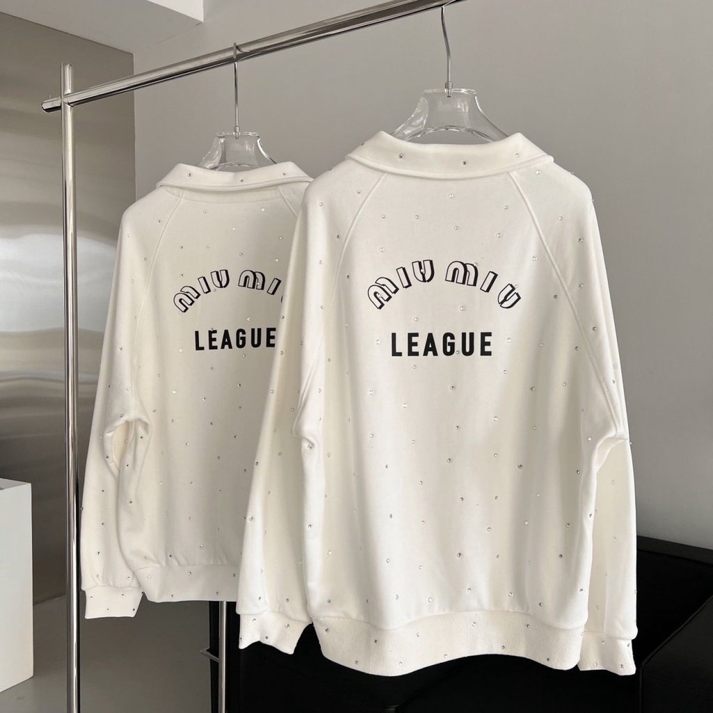 VY7D MiuMiu real shot heavy industry hot diamond loose long sleeve sweater women's polo collar casual letter printing white top