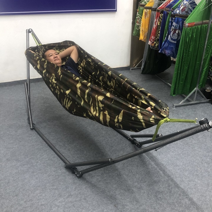 Võng dù rằn ri 2 lớp + 2m dây dù rất tiện lợi