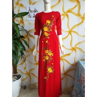 Áo dài đỏ thêu hoa cổ tròn
