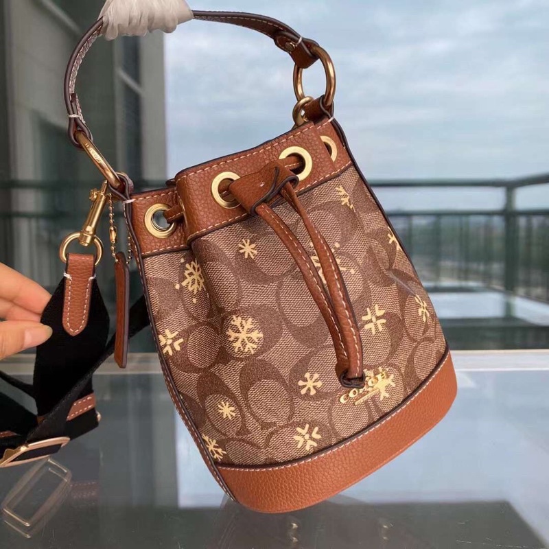 Túi Coach Bucket
