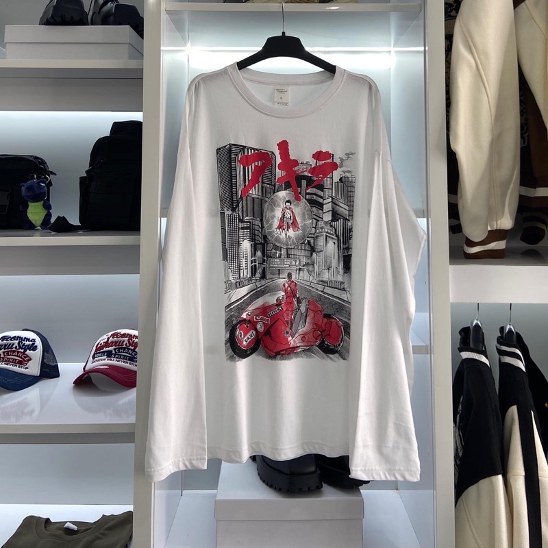 Áo dài tay hình Akira dáng rộng