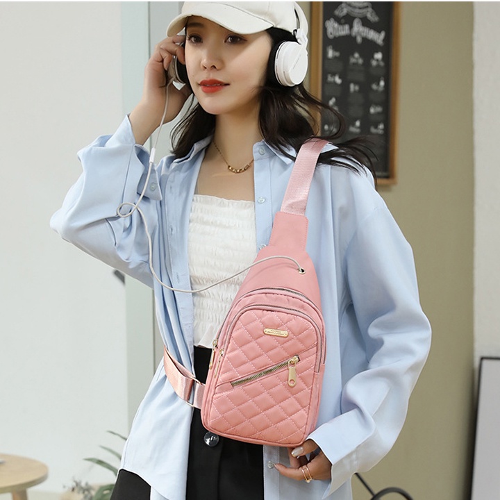 Túi đeo chéo trước ngực cho nữ trần trám chông nước size 30cm TUI-111