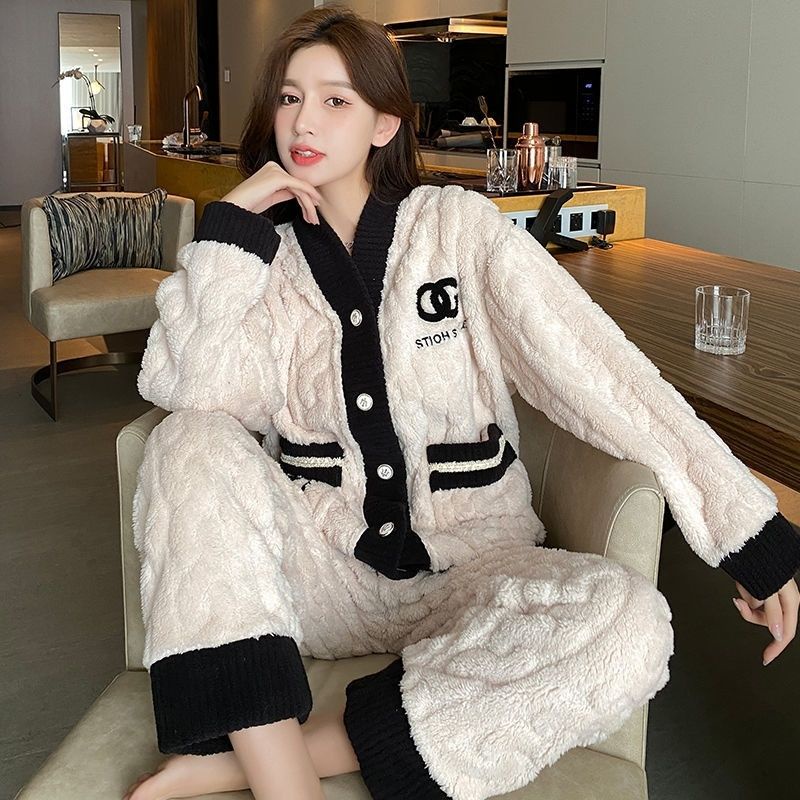 Bộ Đồ Ngủ Tay Dài Chất Liệu Nhung Dày Dặn Ấm Áp Dễ Thương Xinh Xắn Cho Nữ