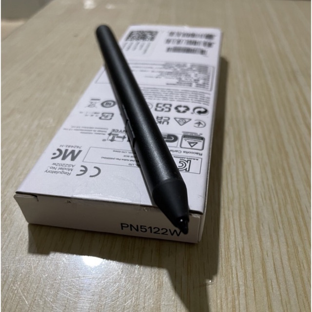 Bút cảm ứng Dell Active Pen PN5122W Black chính hãng Dell, hàng mới 100% , có tặng thêm 2 ngòi bút để thay đổi.