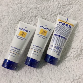 Sữa Rửa Mặt Vitamin E Thái Lan 190g