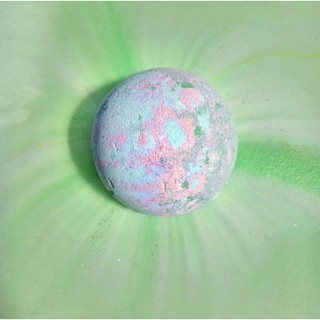 Bom tắm LUSH - Lakes bath bomb
