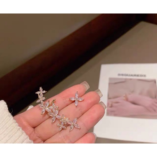 Bông tai, khuyên tai gắn vành tai đính hạt hình cỏ 4 lá dành cho nữ Hàn Quốc