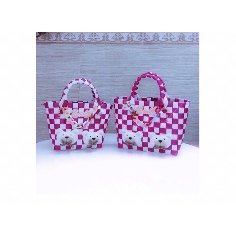 Túi xách handmade gắn phụ kiện dễ thương cho mẹ và bé cầm tay