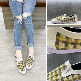 Giày slip on nữ trắng kem hoạ tiết thổ cẩm da lì slipontcnude