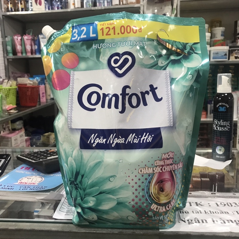 Túi nước xả vải khử mùi hôi Comfort Hương Tươi Mát 3.2lit