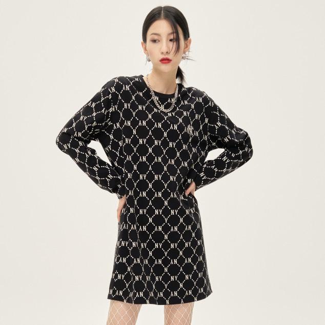 Váy Dài Tay Chất Cotton 100% Màu Đen/Trắng In Logo Toàn Áo Thêu Logo Lớn Dn.Storevnxk