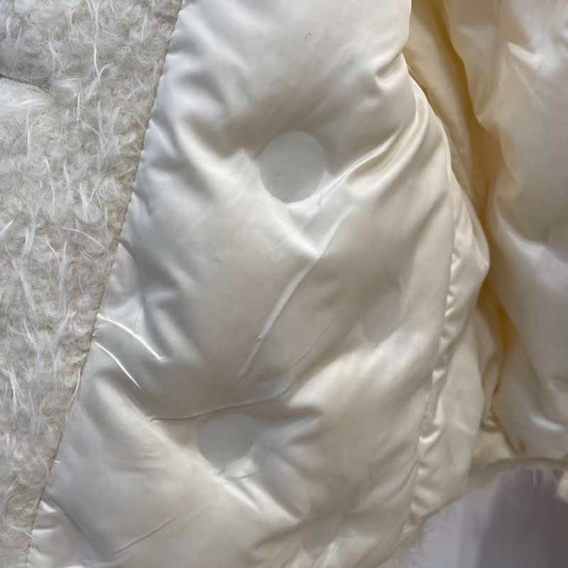 Áo khoác dạ lông cừu cúc tim vàng