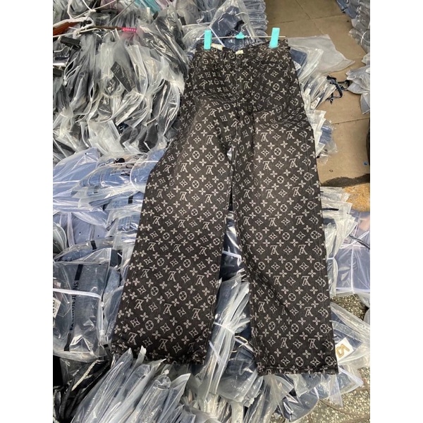 Quần jean suông kiểu dáng xinh