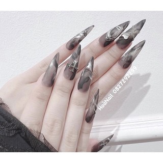 Nailbox thiết kế đánh lì đính charm nền thạch đen