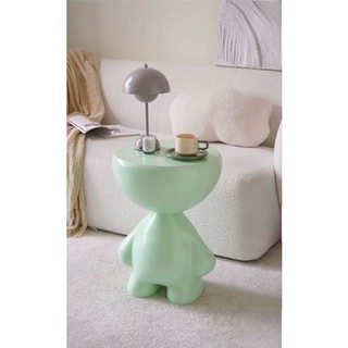 Bàn cafe mini hình động vật đặt cạnh sofa phong cách Bắc Âu