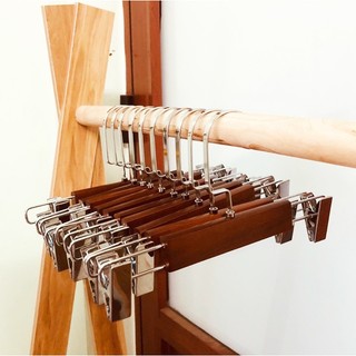 Kẹp quần áo gỗ nâu trẻ em. Móc treo quần áo cho Shop thời trang