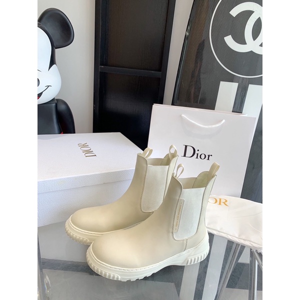Giày bốt nữ phong cách cá tính siêu hot 2022 Dior CD cap cấp