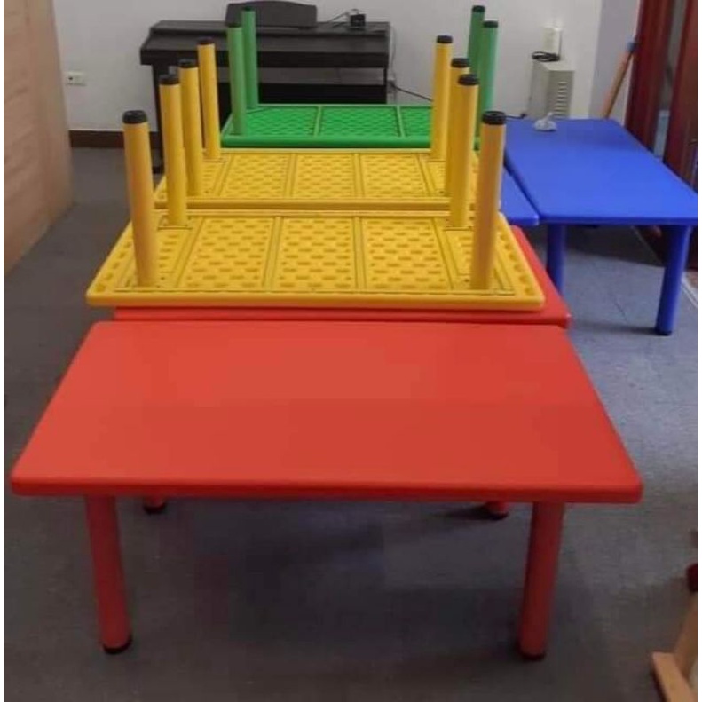 Bàn nhựa đúc mầm non giao siêu tốc SG