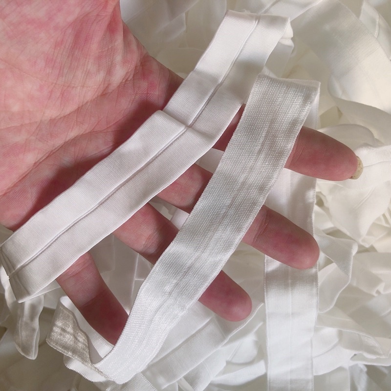 Chun kẹp trắng đen