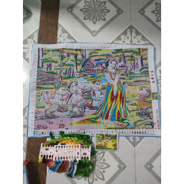 Tranh thêu chữ thập Bạch Tuyết và 7 chú lùn hàng oder size 65×85cm