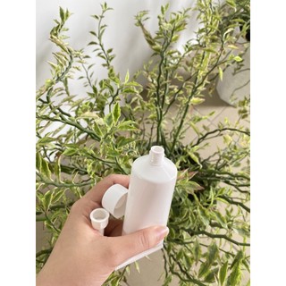 Tuýp nhựa nền trắng 120ml (Fi40) (Bộ nắp vặn và vòi)