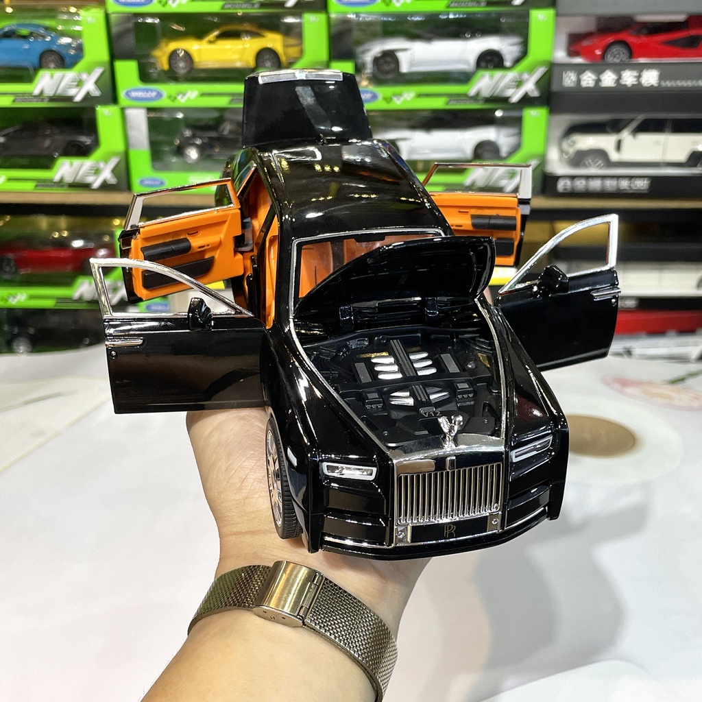 Mô hình xe bằng kim loại Rolls-Royce Phantom 8 tỉ lệ 1:20 hãng XLG 3 màu