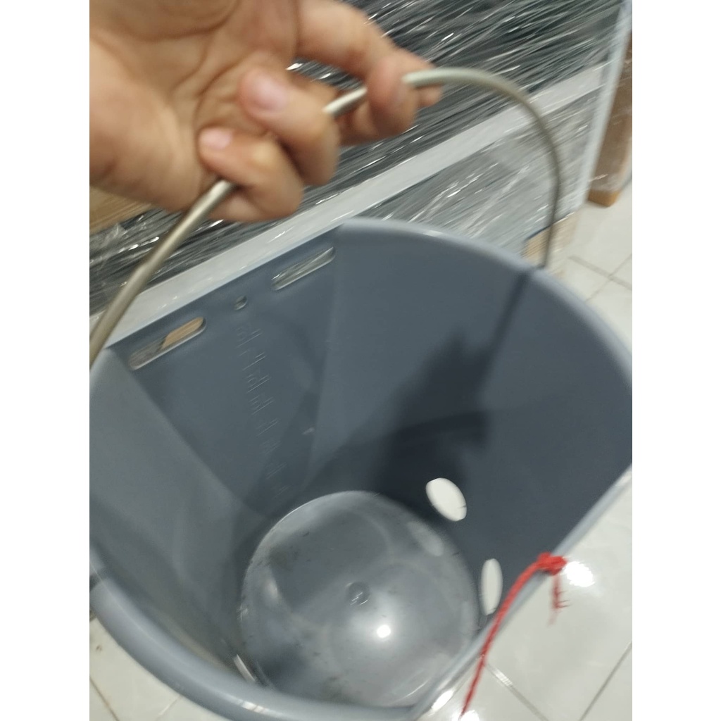 Bình cho dê con bú sữa 5 núm 8 lít - Đức