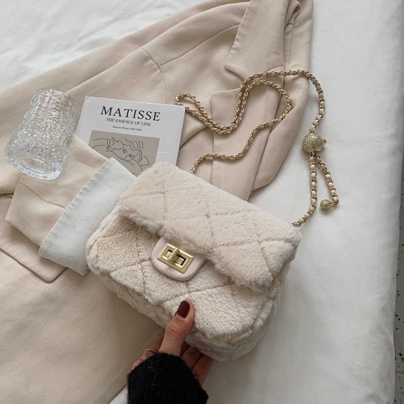 Túi Đeo Chéo Hình Thoi Nhồi Bông Lông Mềm Mại Dành Cho Bạn Nữ