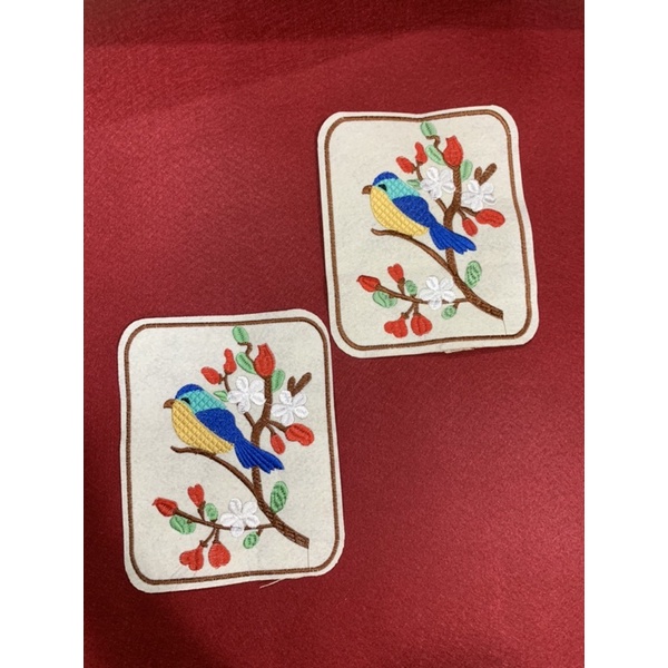 Sticker thêu là ủi vuông chim