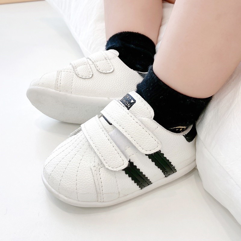 Giày thể thao bé trai bé gái - Giày tập đi cho bé da PU trắng phối sọc màu đơn giản có đế mềm siêu nhẹ xinh xắn (2 mã)