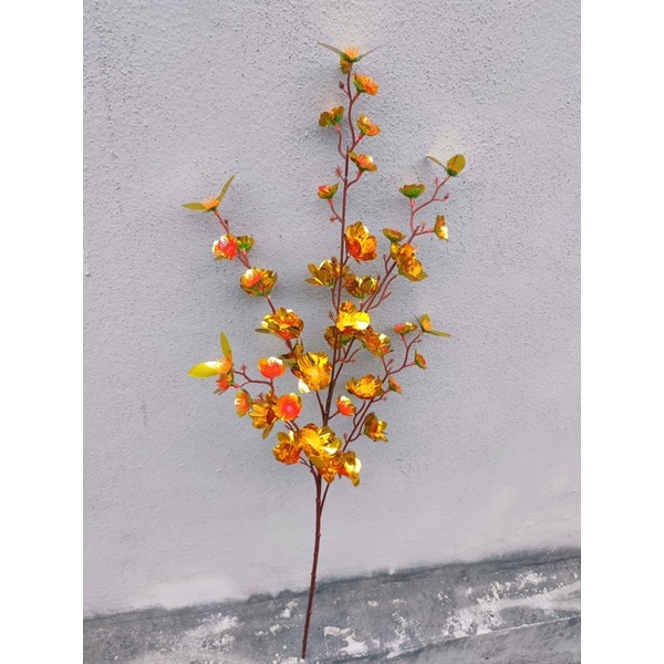 Cành hoa anh đào cành vàng lá ngọc