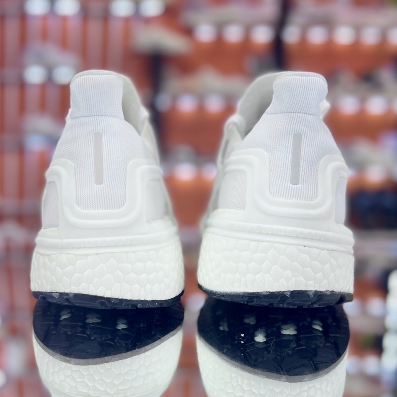 GIÀY THỂ THAO ULTRA BOOST 6.0 TRẮNG TẶNG KÈM BỘ QUÀ TẶNG GIÁ TRỊ