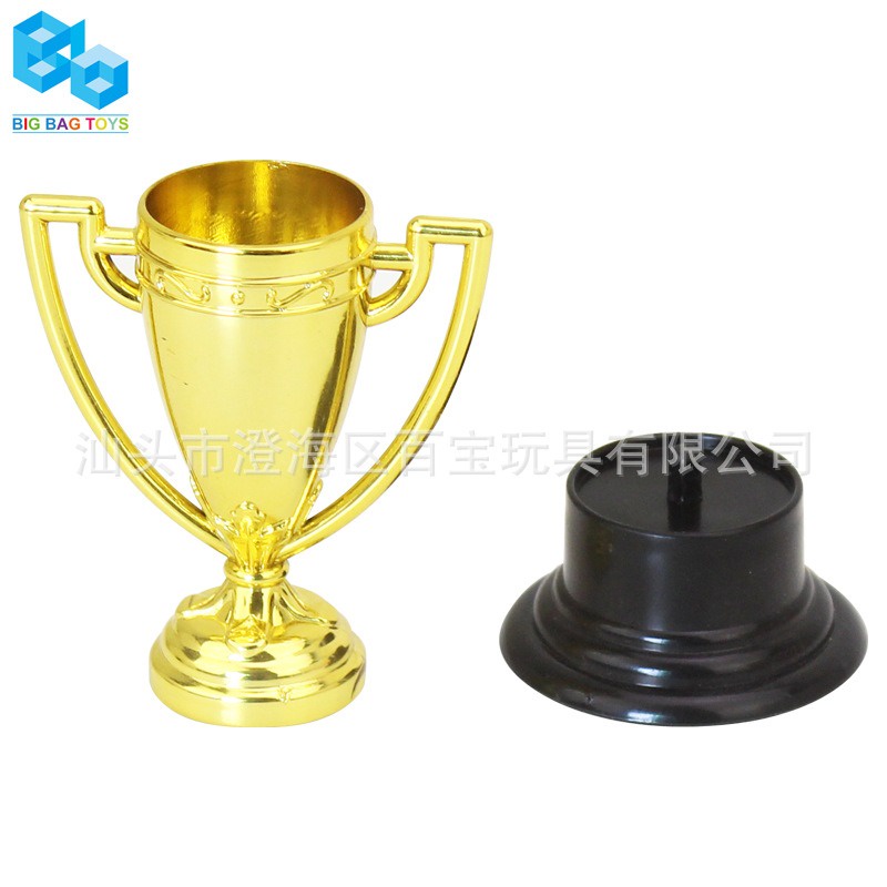 Cúp vàng thể thao bóng đá bằng nhựa cho trẻ em và để trao giải thưởng các cuộc chơi