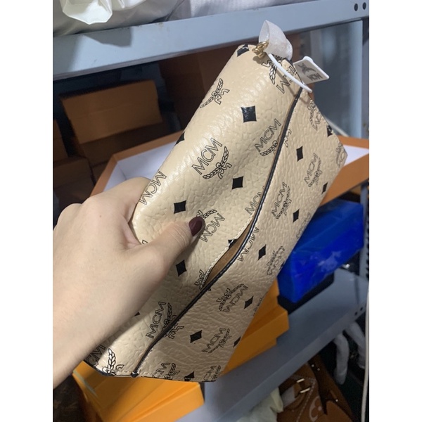 Mĩm mĩm túi xáchh