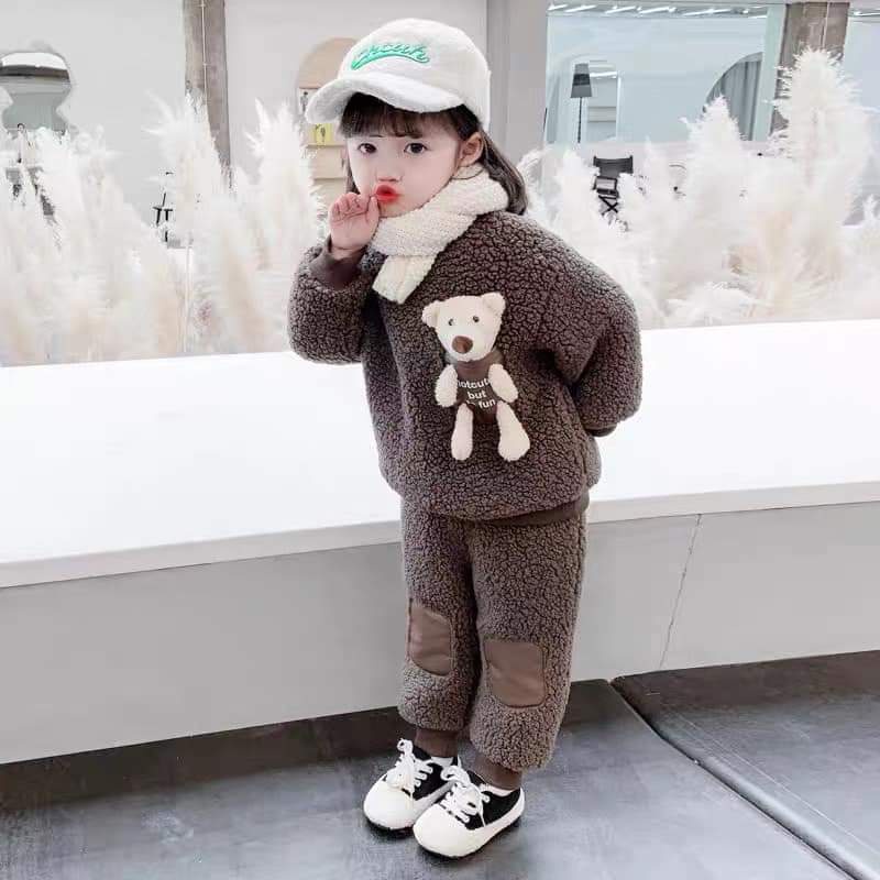 Bộ quần áo lông cừu kèm gấu cho bé