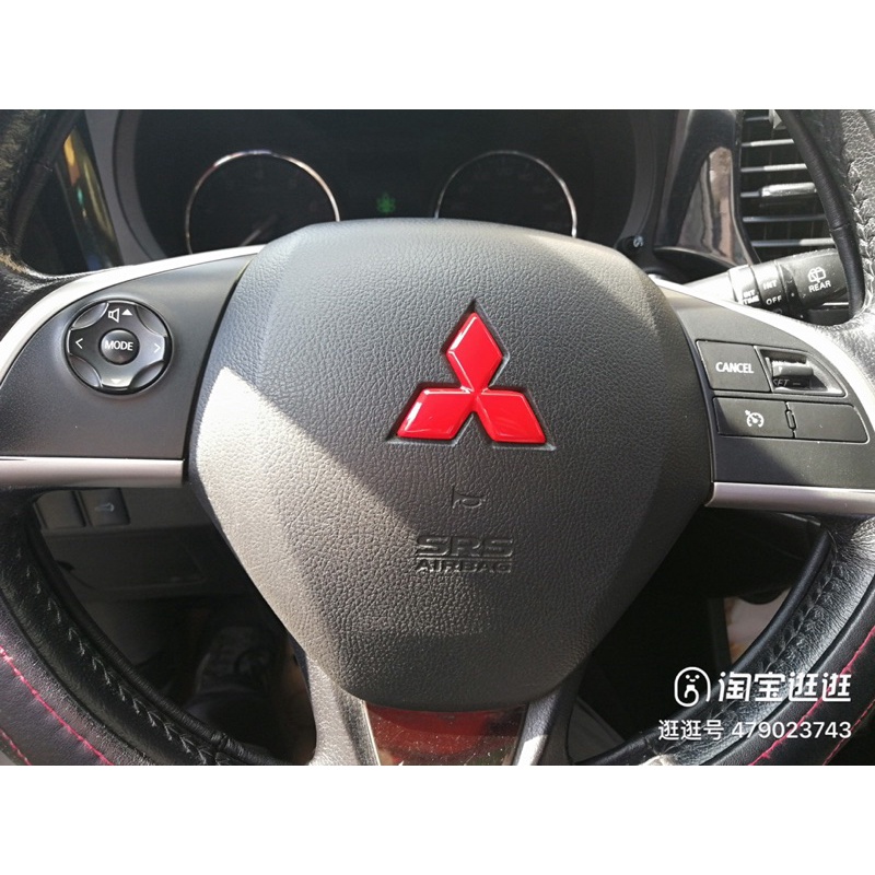 Ốp logo vô lăng xe Mitsubishi Outlander 2010-2022