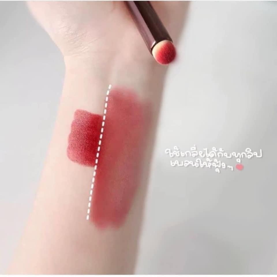 Cọ môi đánh son xinh xắn