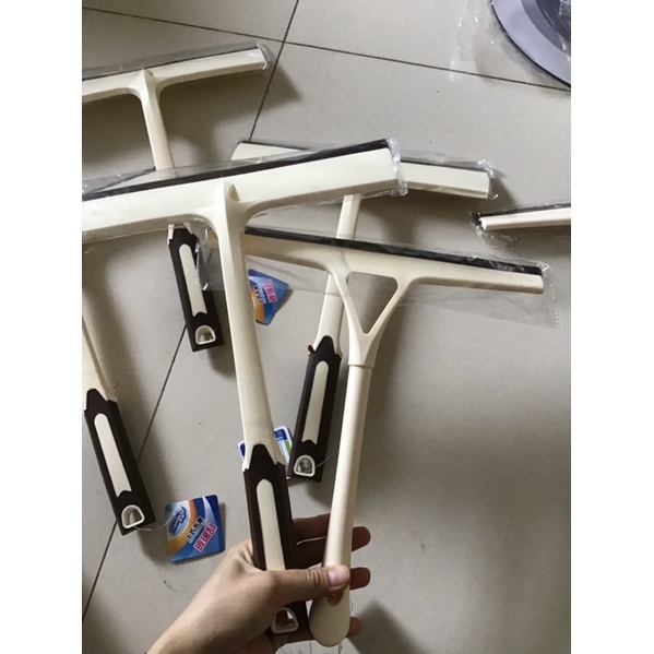 Gạt kính, gạt gương cầm tay tiện lợi 28 x 37cm