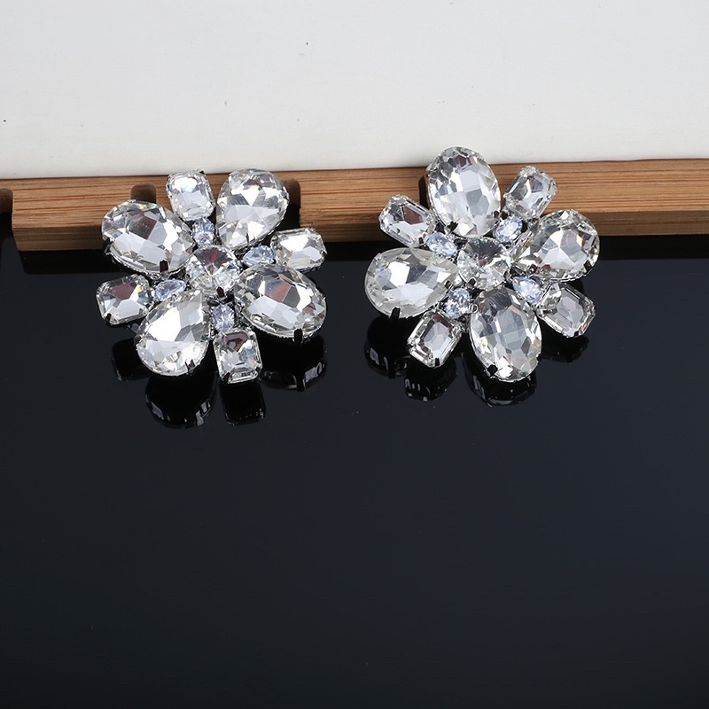 Dây chuyền choker hoa đá trắng to ôm cổ