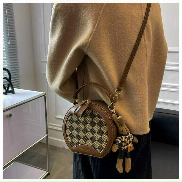 Túi Xách Nữ Tròn, Túi Đeo Chéo Trống Tròn Kèm Móc Khóa Gấu - T1022/ T1125